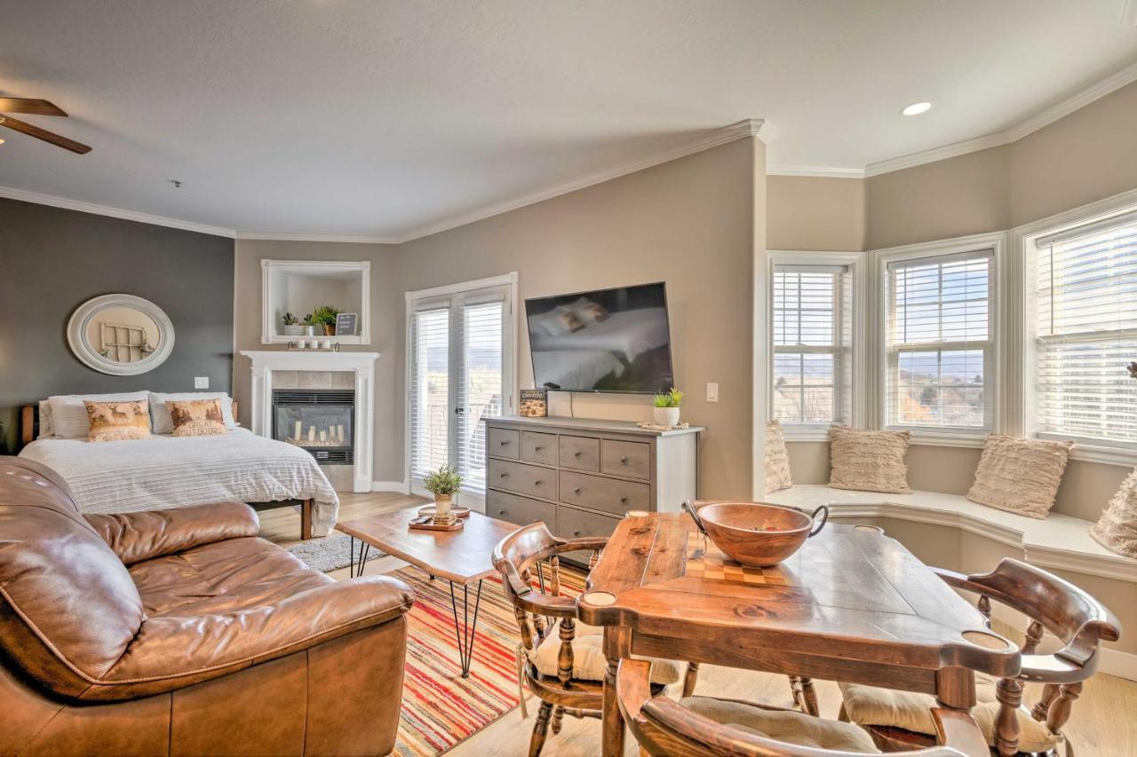 Large, Cozy Midway Studio With Mountain Views! Esterno foto