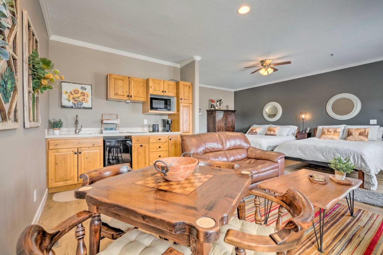 Large, Cozy Midway Studio With Mountain Views! Esterno foto